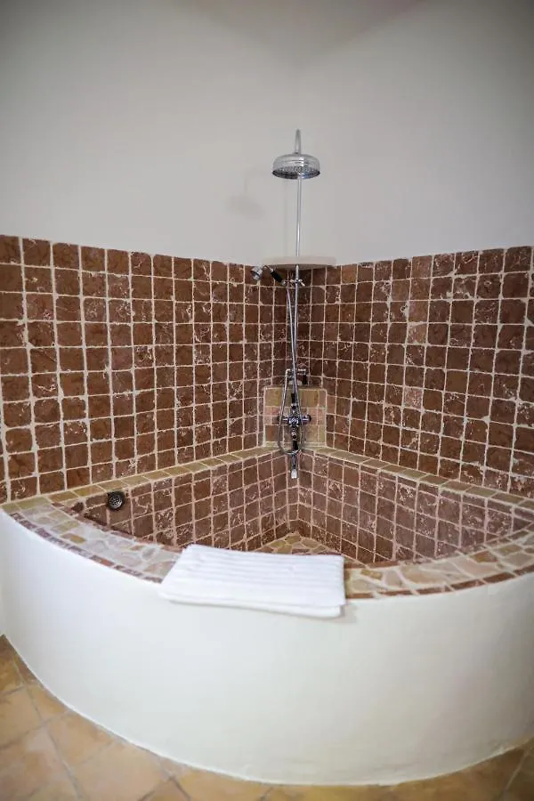 Pensionat L'Insoupconnee Saint Remy De Provence Hotell Noves Frankrike